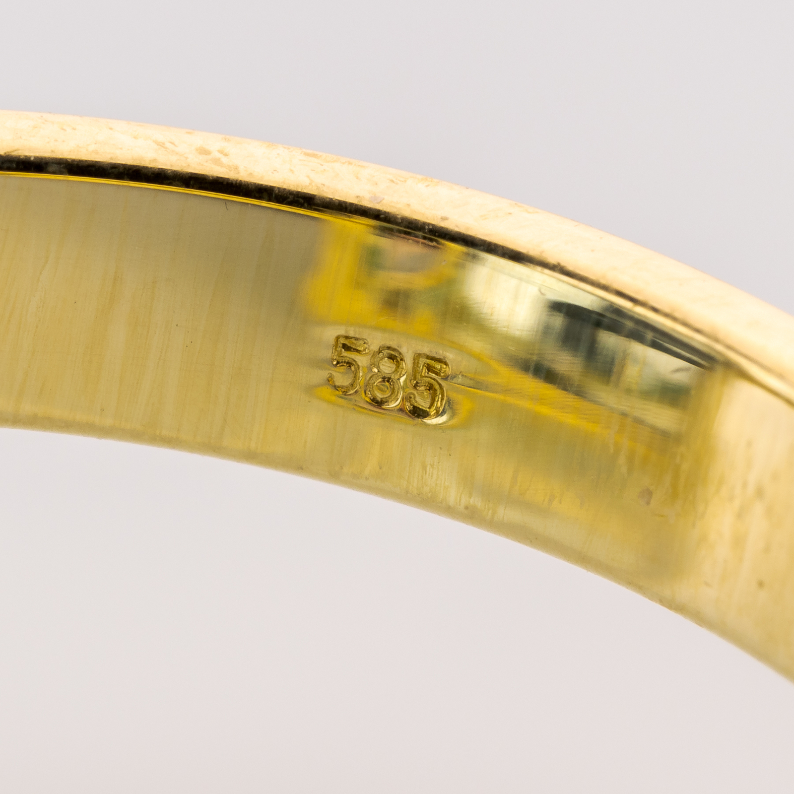 14k gold ring with an aquamarine