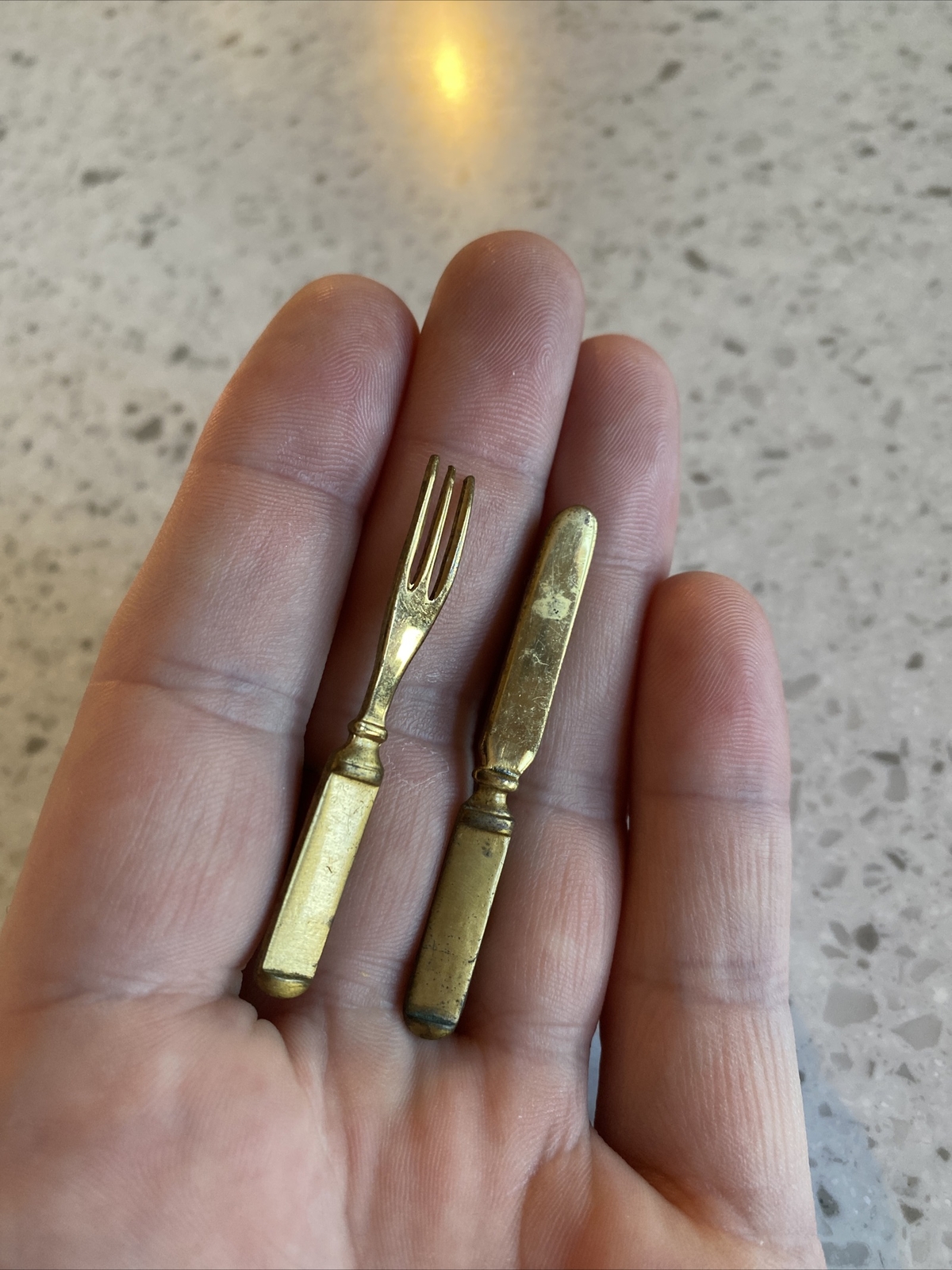Dinner Knife & Fork Hat Lapel Pin Gold Toned Chef Cook Kitchen Waiter Waitress