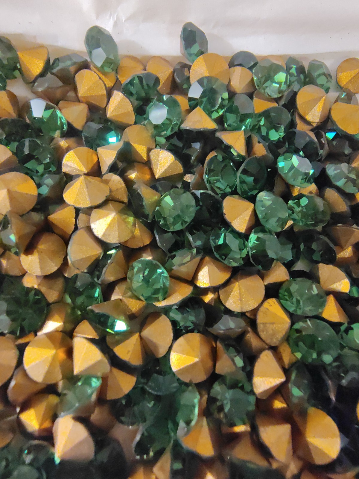 Vintage Swarovski Green Turmaline DS & Co Art 1100 SS29 6.2mm Chatons Full Pack
