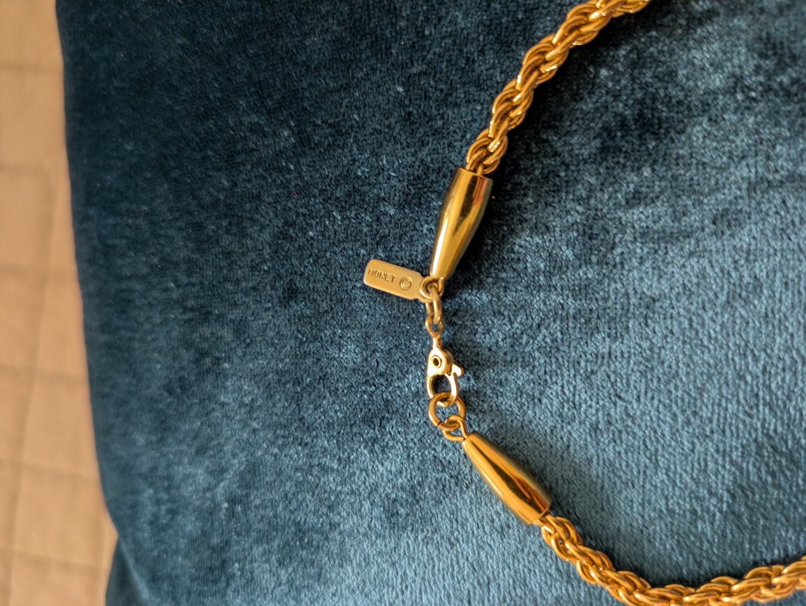 Monet chain, twisted rope design with wire-wrapped glass bead pendant 1980s