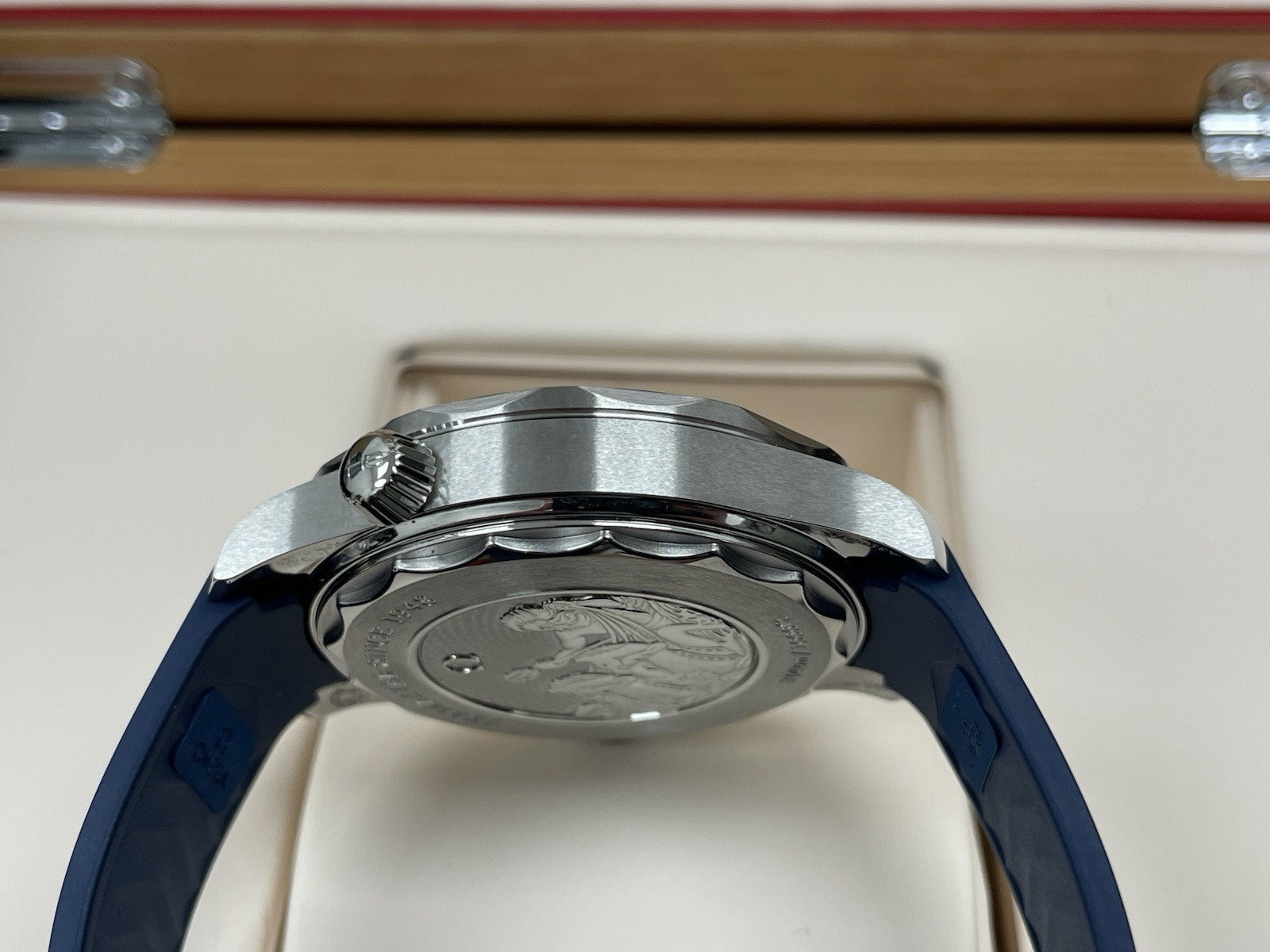 OMEGA SEAMASTER SUMMER BLUE EDITION 300M BRAND NEW 42MM 210.32.42.20.03.002