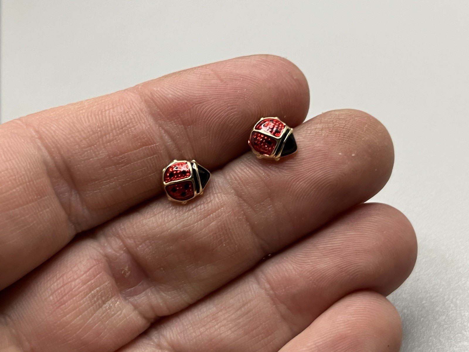 Beautiful Fine .585 14K Yellow Gold Enamel Estate Dainty Lady Bug Stud Earrings
