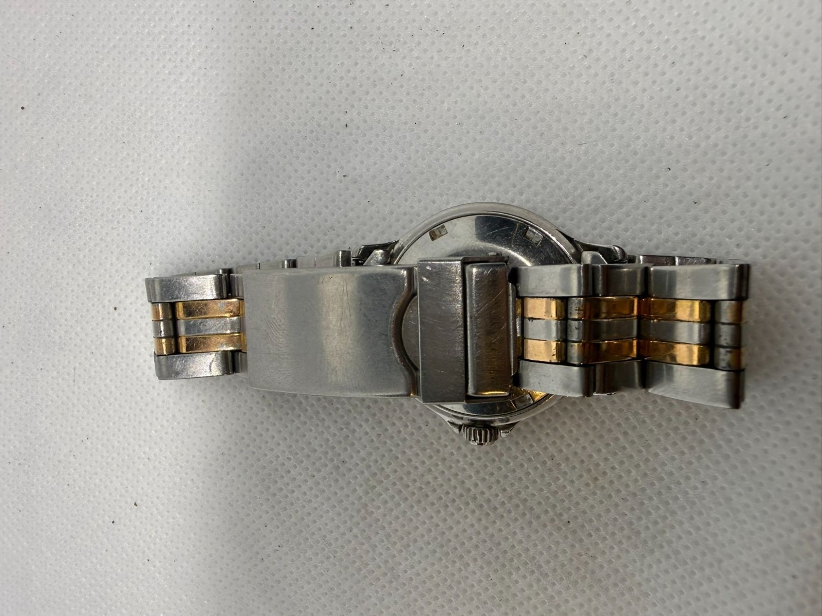 Vintage Mallard Dura 6 Two-Tone White Dial Red Second Hand Swiss Quartz Watch
