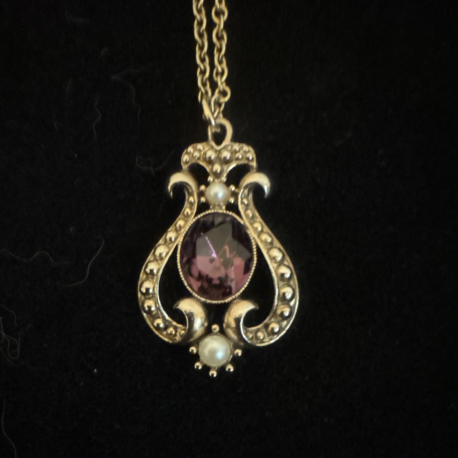 Avon Signed Gold Tone Oval Purple Stone Faux Pearl Jewelry Set Necklace Earrings