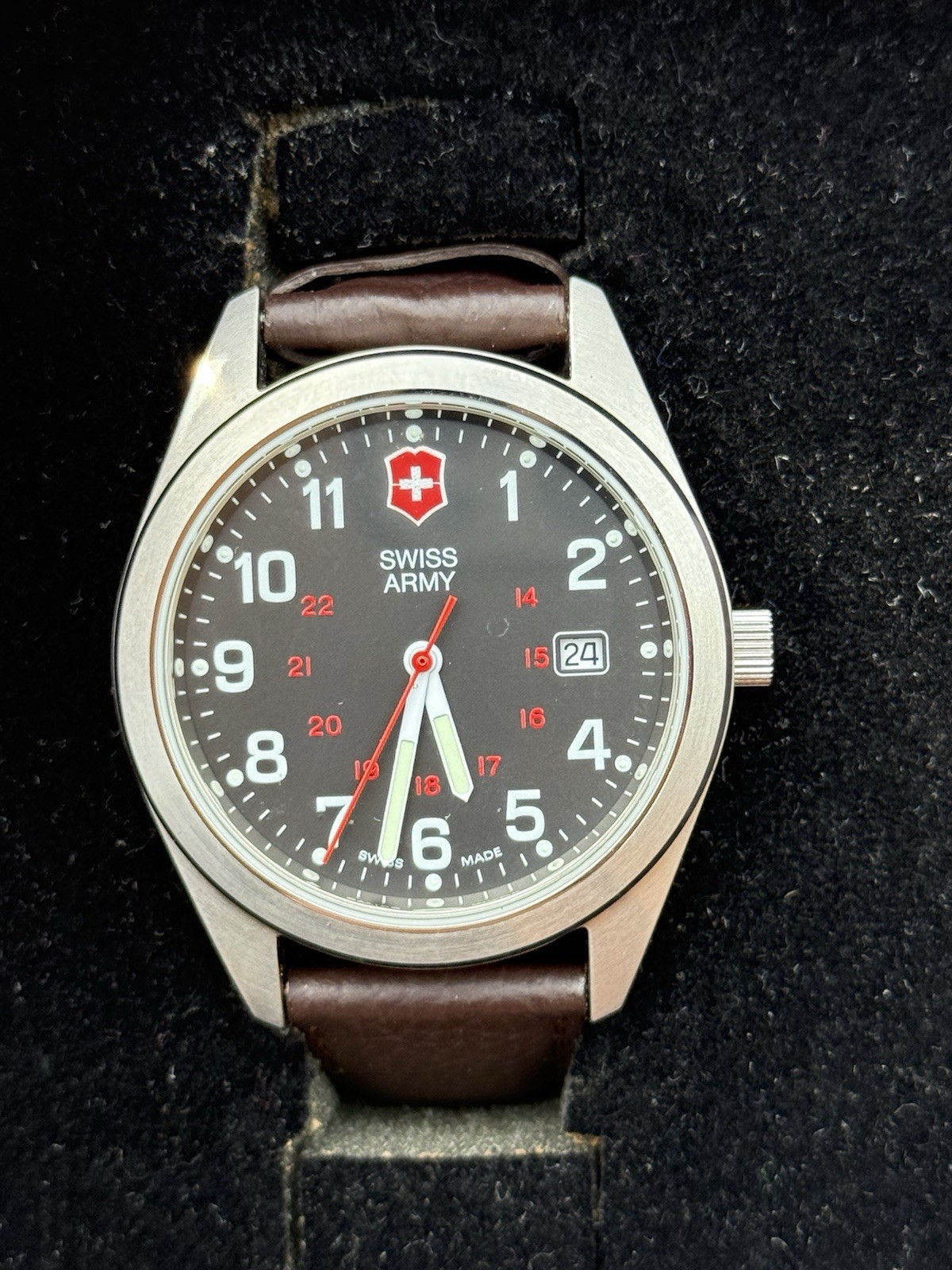 NOS 40MM Men’s Victorinox Garrison 241083 Silver SS Case w/ Brown Leather Strap