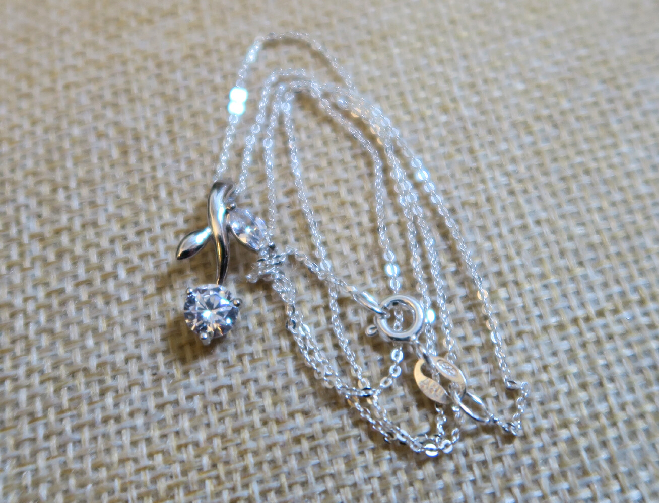 925 REAL SILVER RHODIUM PLATED *** Flower Branch Cubic Zirconia Pendant 18mm + Chain
