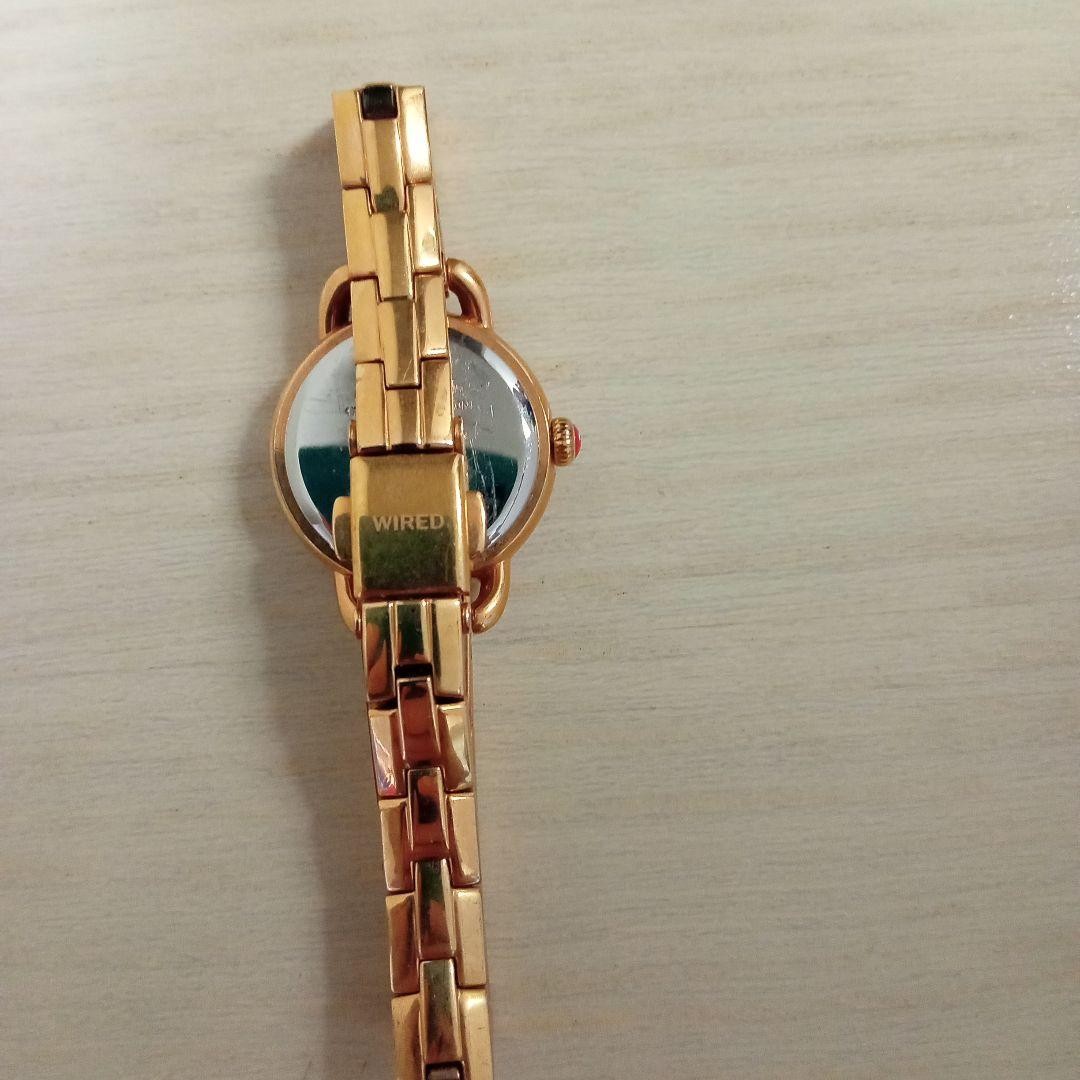 Wired watch, gold, red.