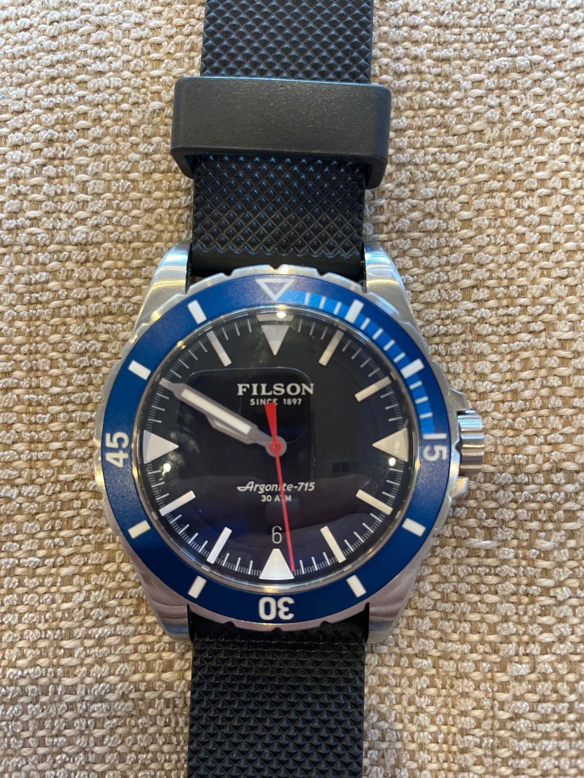 Filson Dutch Harbor Argonite 715 Diver Watch 300m 30 ATM Blue Dial Quartz 43mm