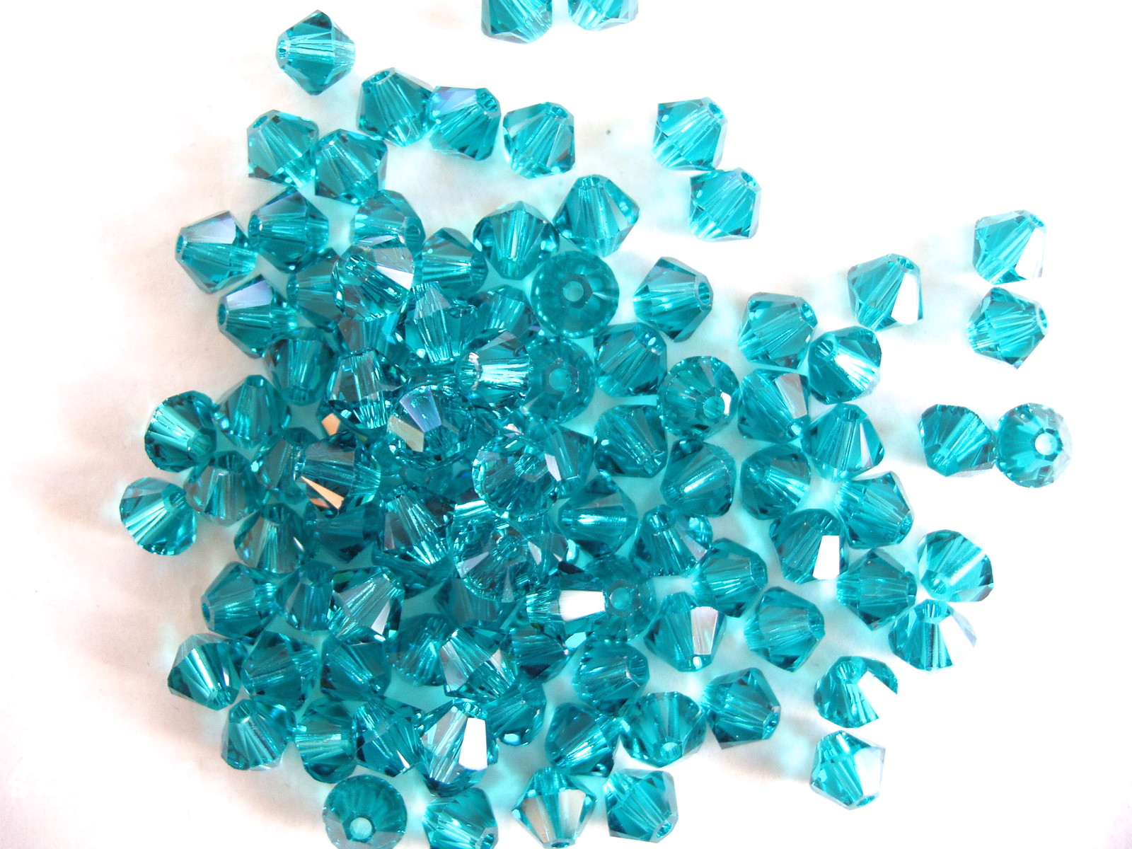 100 pc SWAROVSKI CRYSTAL BLUE ZIRCON 4mm Loose BEADS 5328 Bicones, December