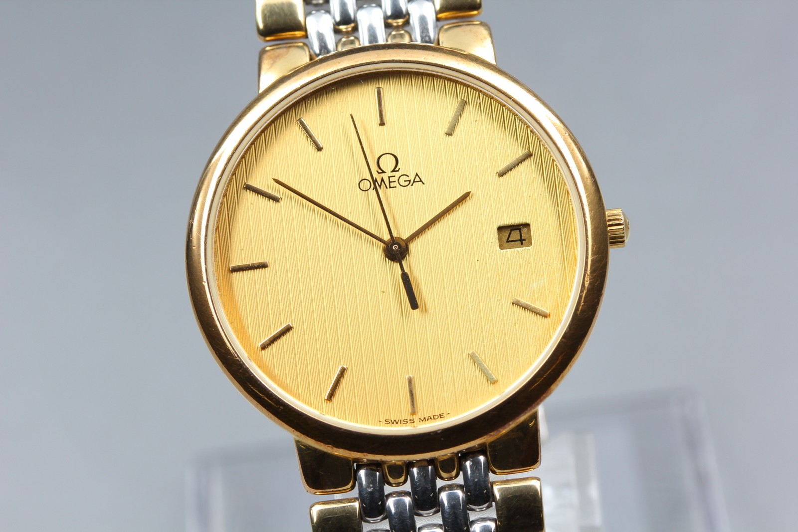 Vintage 1980s OMEGA De Ville Cal.1430 Quartz Gold Dial Date Men’s [NEAR MINT]
