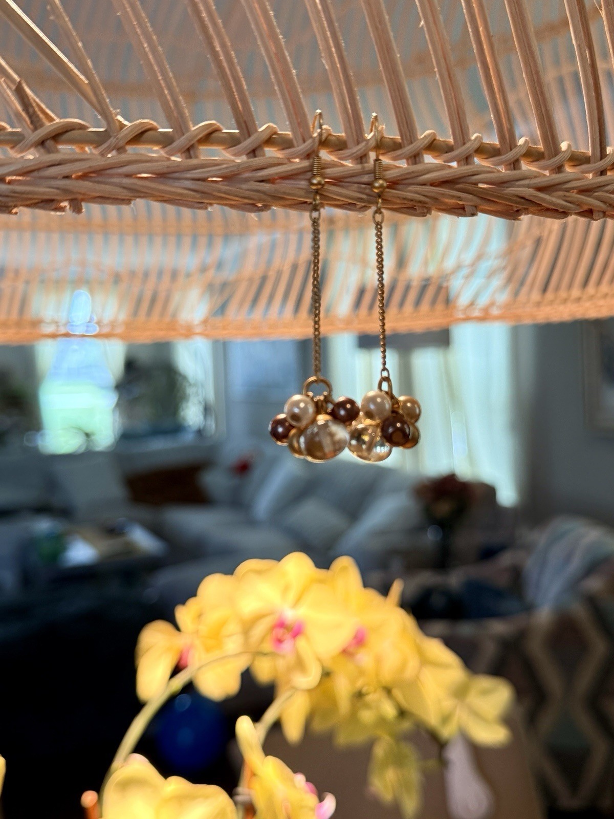 Gold Tone Chain Dangle Drop Earrings Simulated Pearl & Brown Glass Cluster Hook