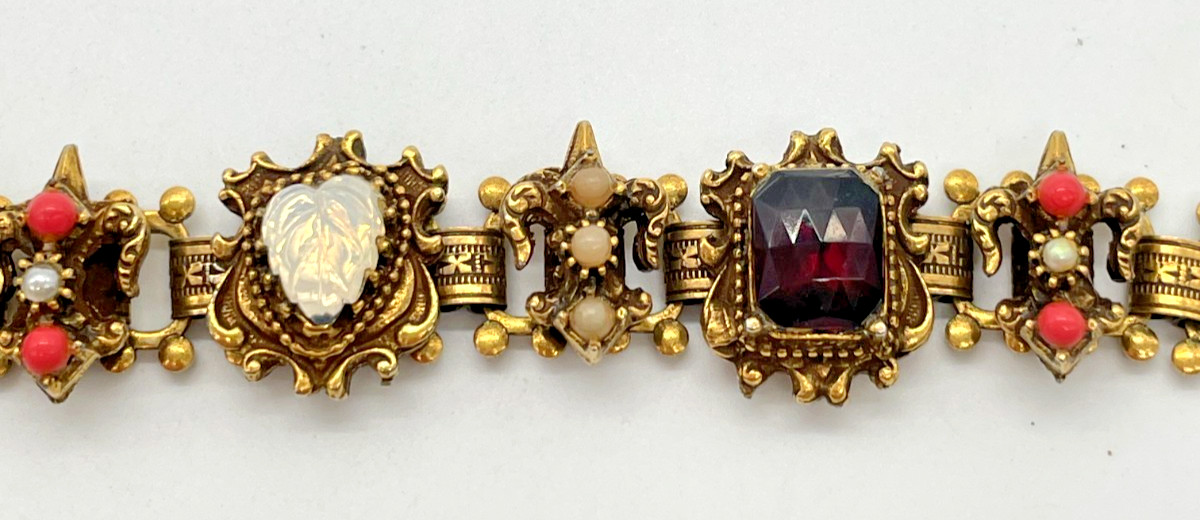 VTG Victorian Revival Fleur De Lis rhinestone faux pearl book link bracelet
