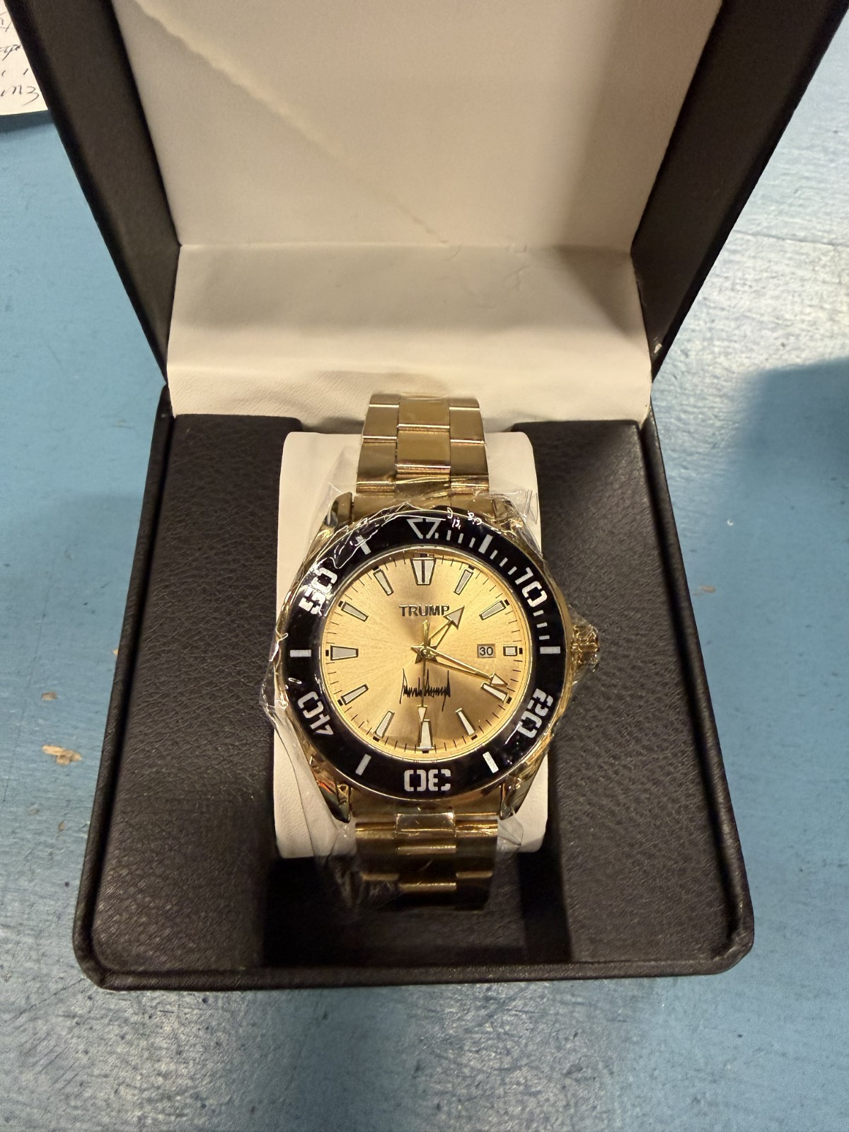 Donald Trump Signature Watch – Gold-Black Dial, Gold Tone, Date Window.