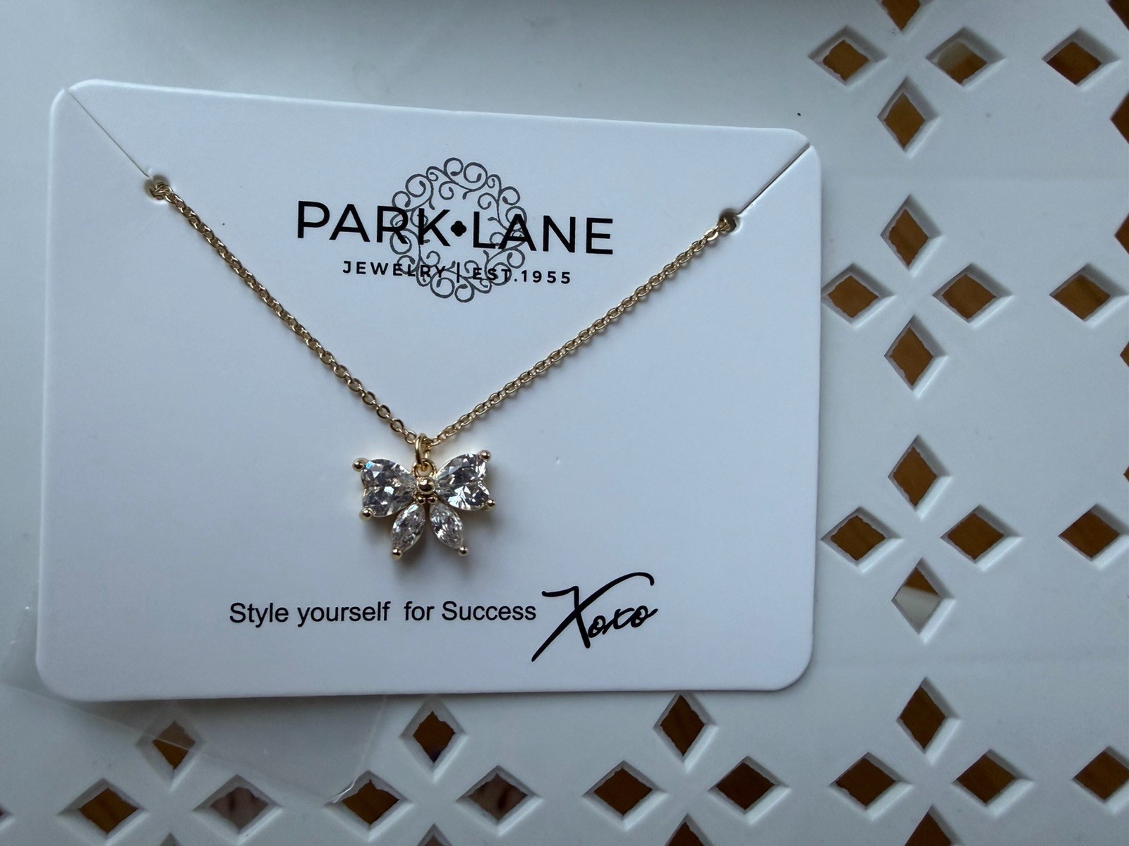 Park Lane Bow Necklace