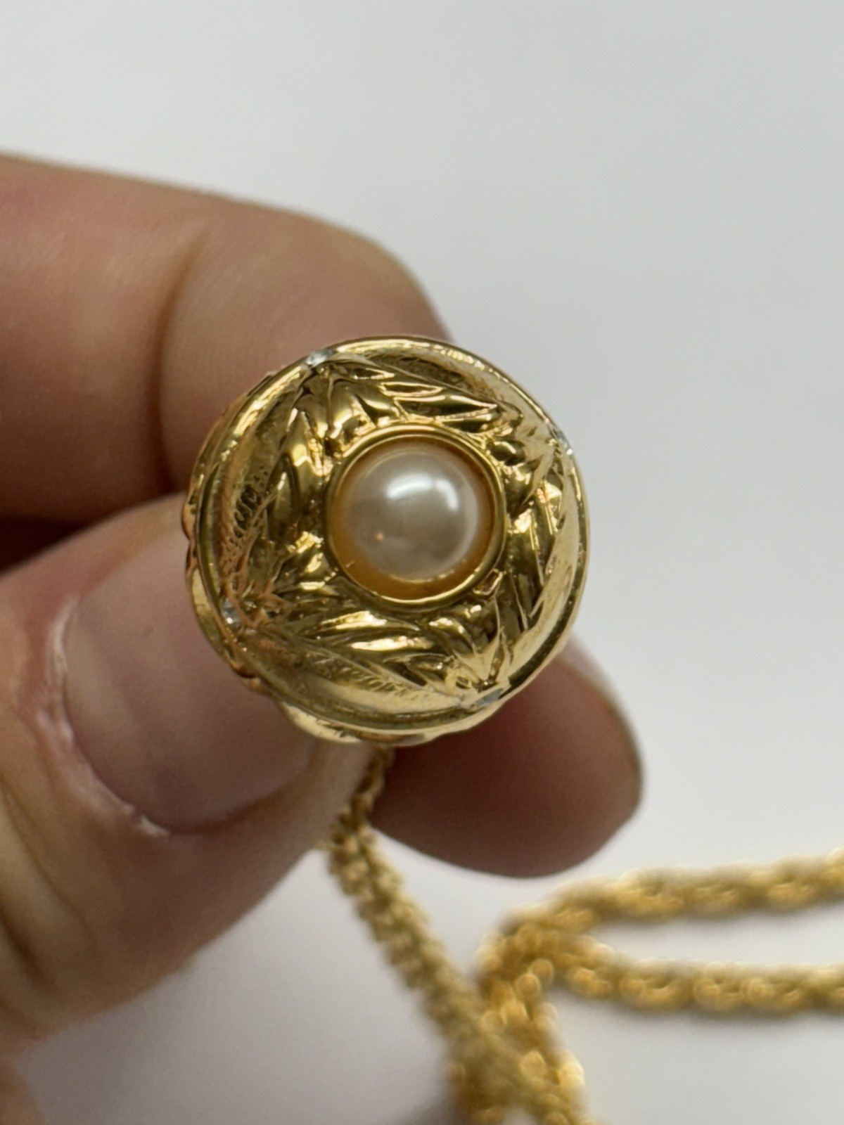 Vintage Joan Rivers Jeweled Egg Pendant NecklaceGemstones Gold Tone Egg