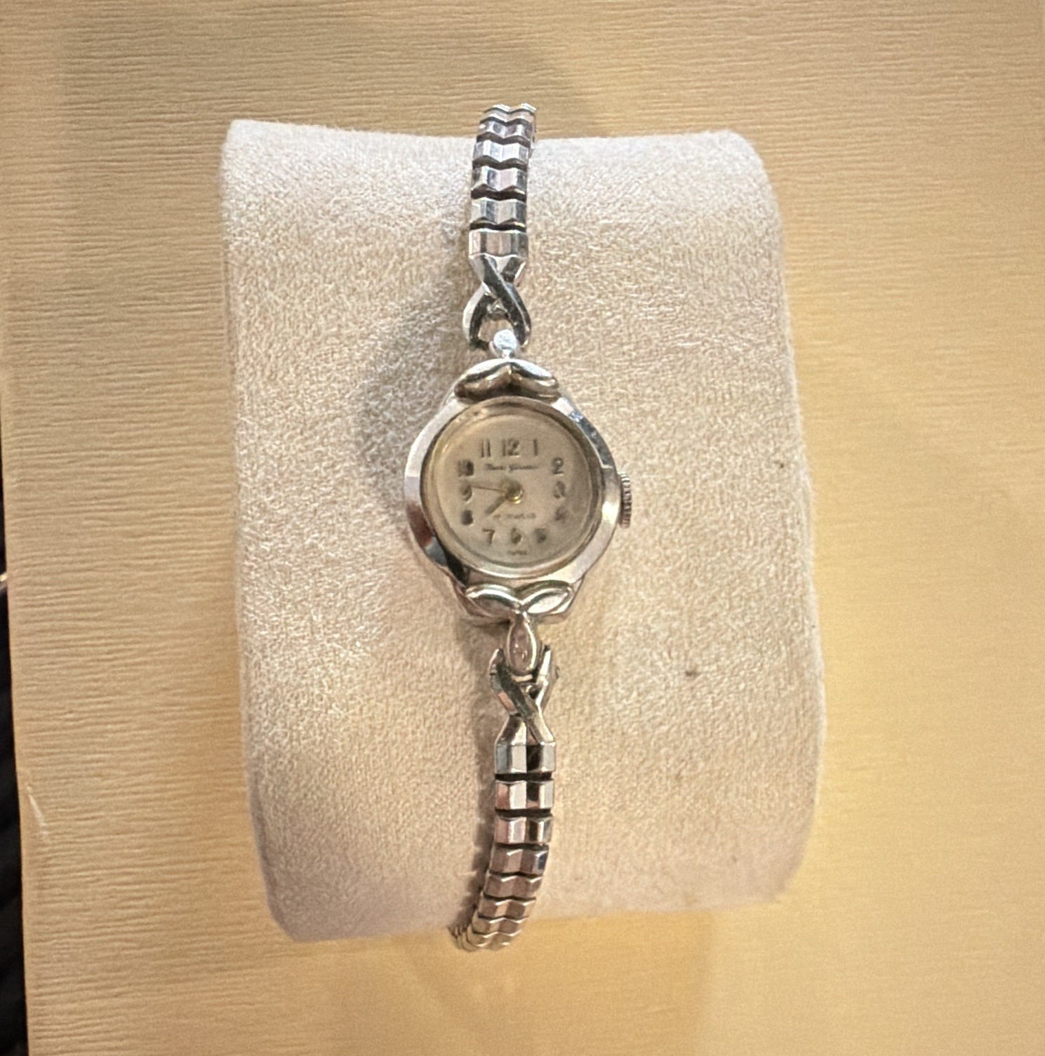Women’s Silver Tone Analog Watch Metal Bracelet Round Arabic Numerals