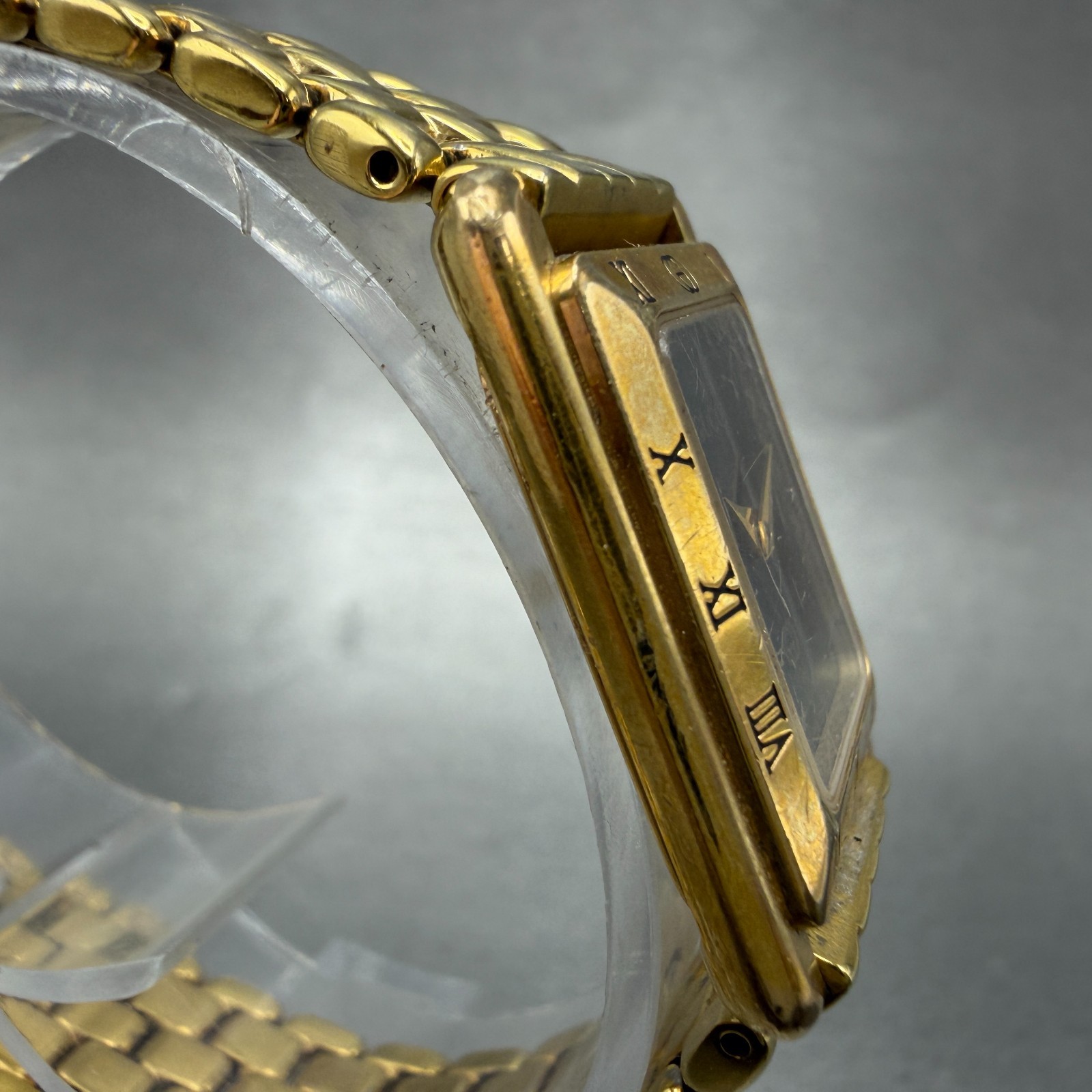 Gucci 4200L Tank Watch Women 21mm Black Dial Gold Tone Rectangle New Battery