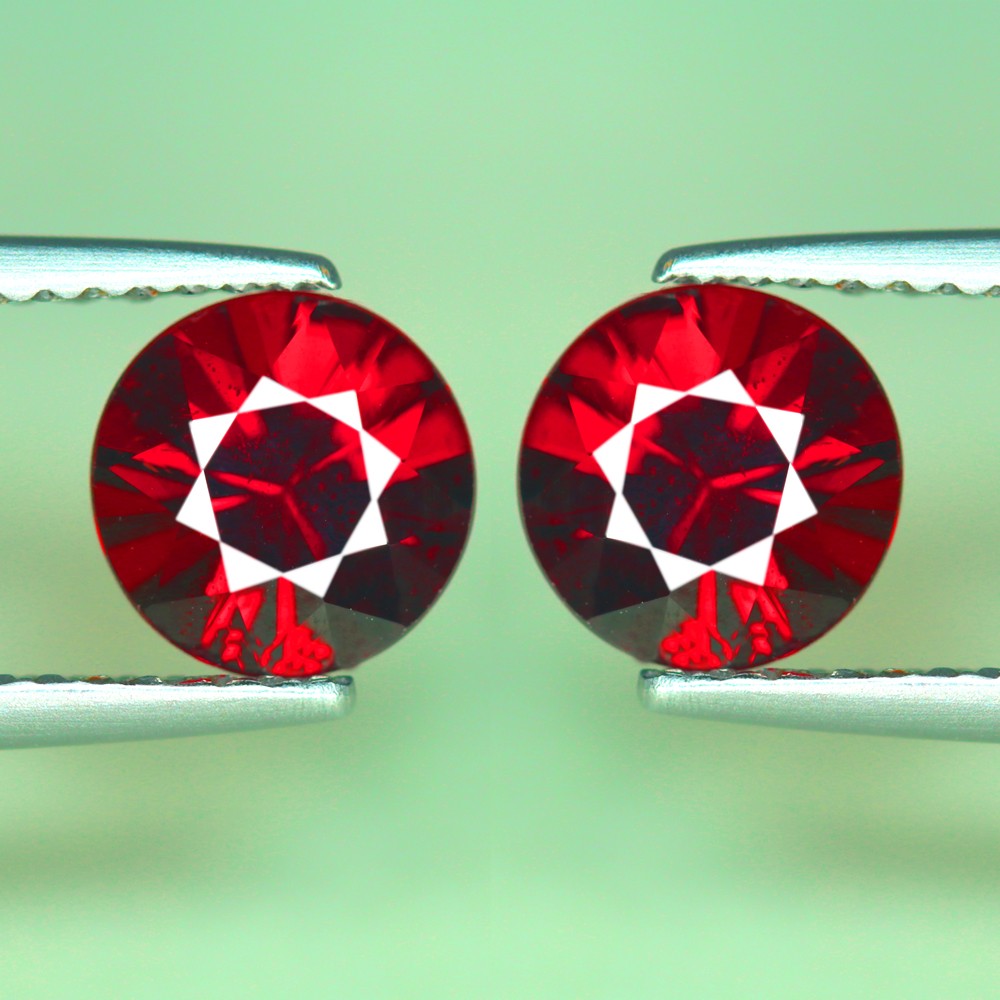 2.50 Cts_Brilliant Diamond Round Cut_100 % Natural Rhodolite Garnet_Srilanka