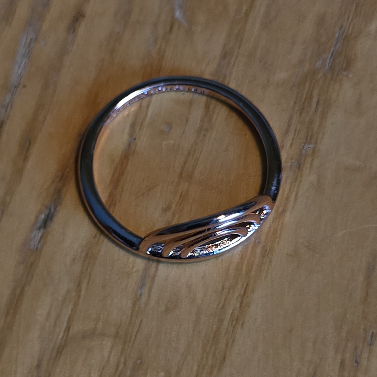 Silver Tone Wave Openwork Metal Band Ring Size 5 Signed No Stone 0 Gems