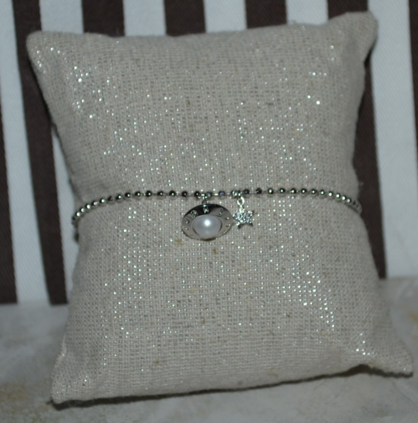 Henri Bendel Chain Bracelet Saturn Pearl Charm