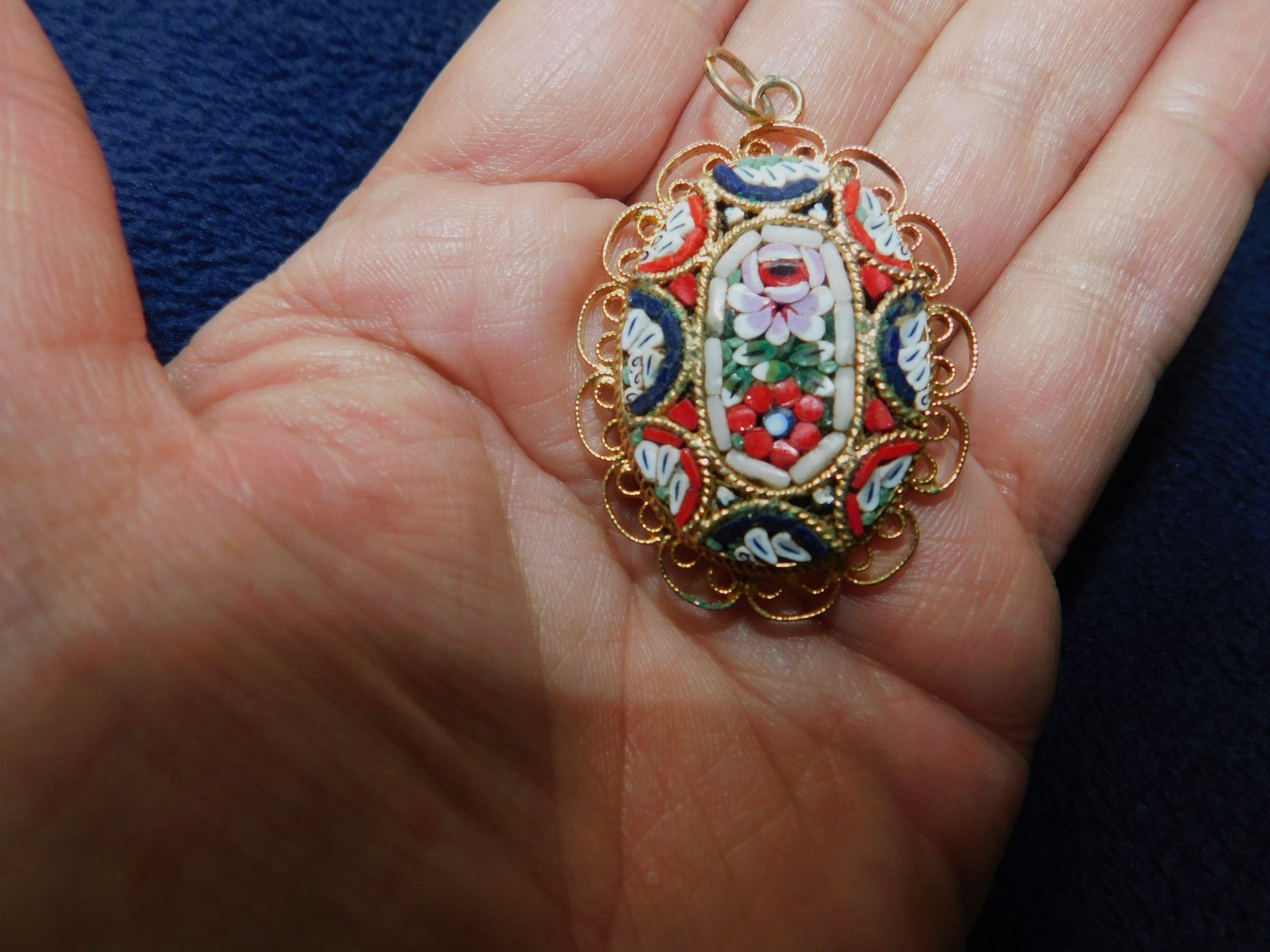 GENUINE VINTAGE GOLD TONE OVAL PENDANT FLORAL PIETRA DURA INLAY MOSAIC WORK