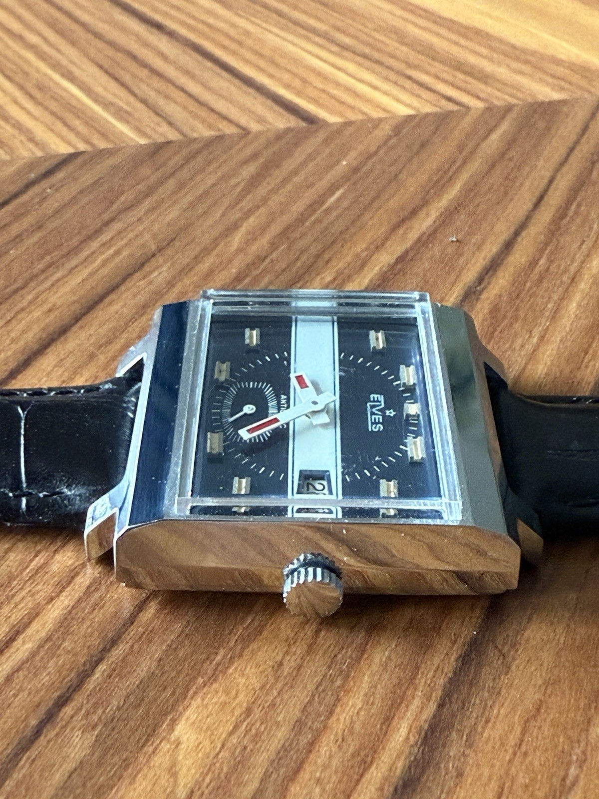 RARE VINTAGE ELVES French Mechanical WATCH Antichoc 1970’s New Old Stock 784