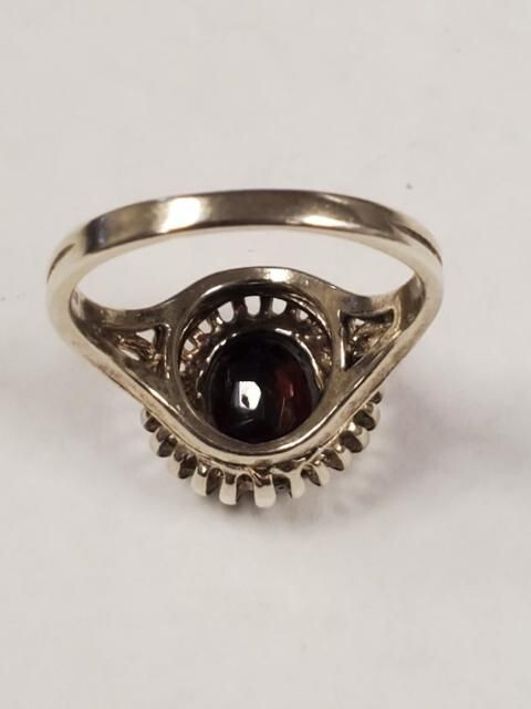 Sterling Silver Size 7.5 Ring With Unique Setting Red Stone 4.0 Gr.