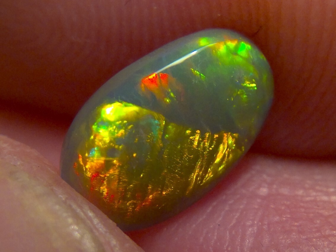 1.25cts Solid Lightning Ridge semi black opal, stunning rainbow fire *see video*