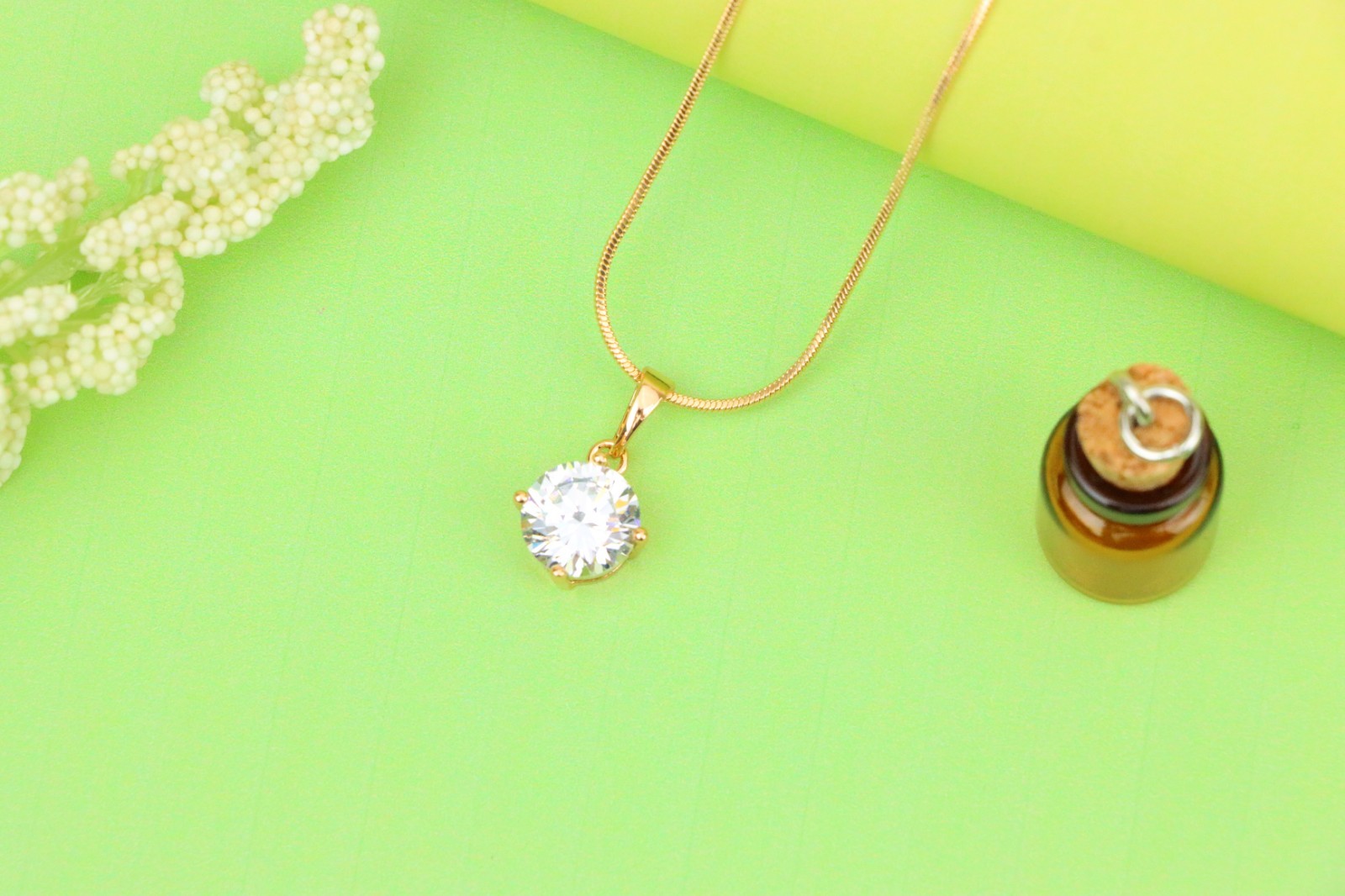 Elegant Round White Pendant in Gold Plated Brass for Women, XPPT1666