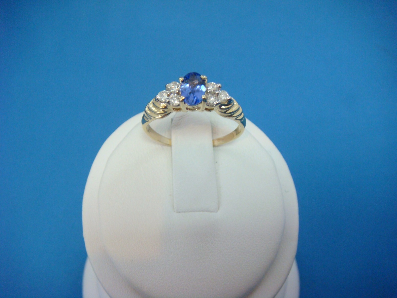 TANZANITE & DIAMONDS LADIES 14K YELLOW GOLD BEAUTIFUL RING, 2.4 GRAMS, SIZE 7