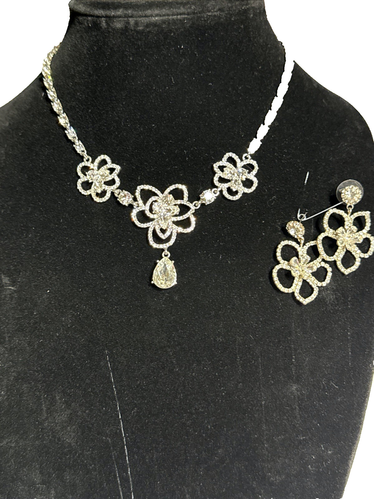 16 In With 3 In Extender Silver Tone And Clear Rhinestone Flower Pendent