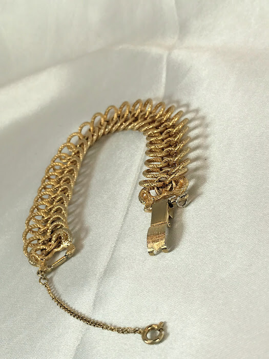 Vintage Textured Chain Link Bracelet Gold-tone with Safety Chain and Snap Clasp