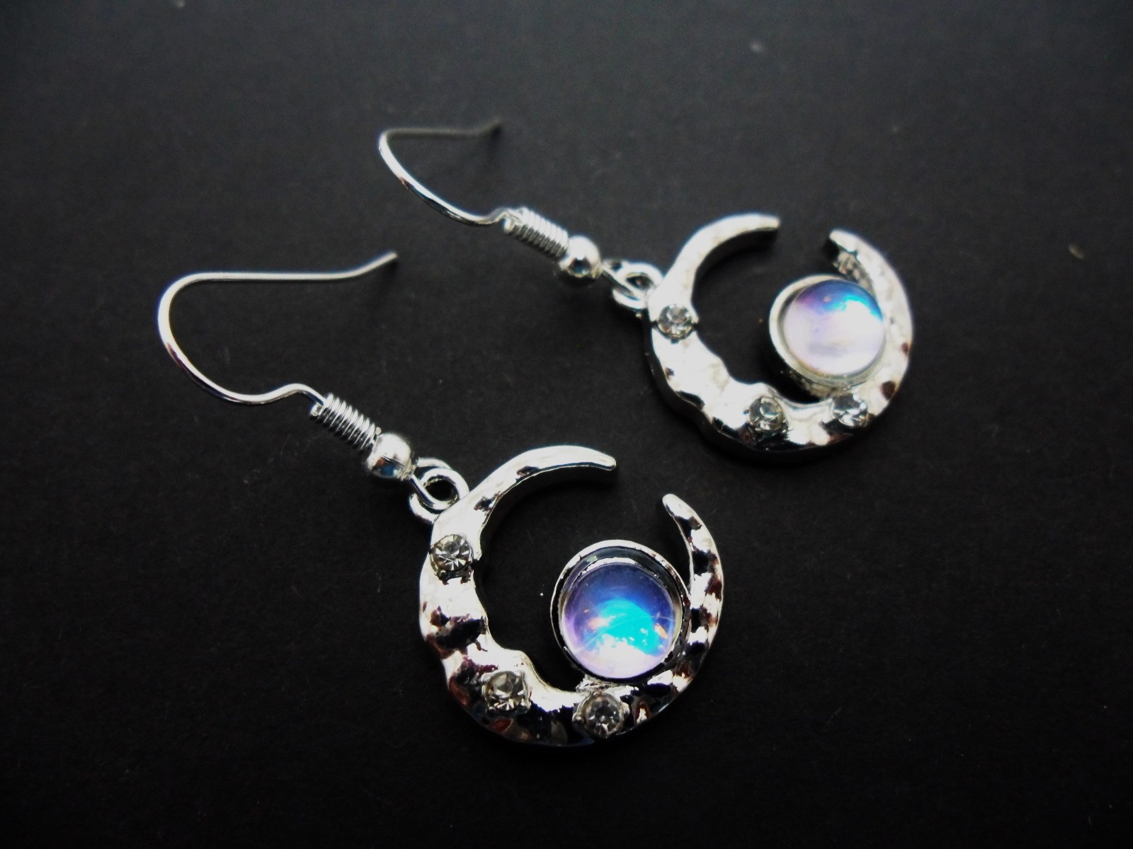 A PAIR OF DANGLY MOON & STAR DIAMANTE CRYSTAL EARRINGS. NEW