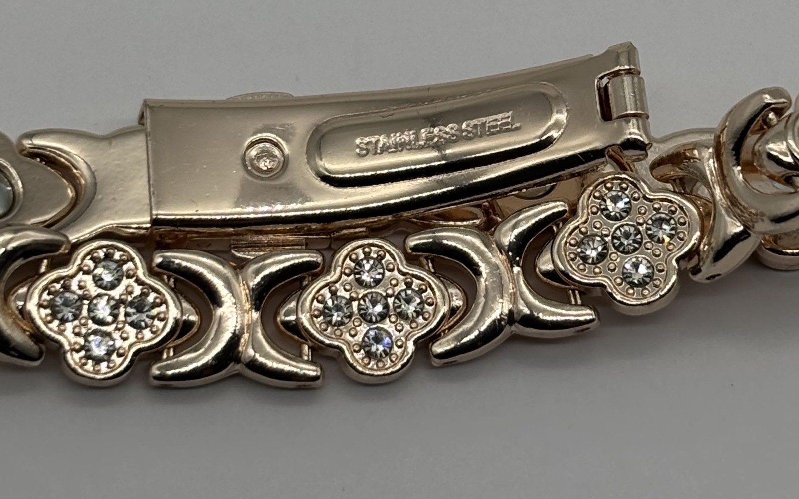 Stainless Steel Magnetic Therapy Bracelet Clover Pattern in Gold-Tone Not Signed