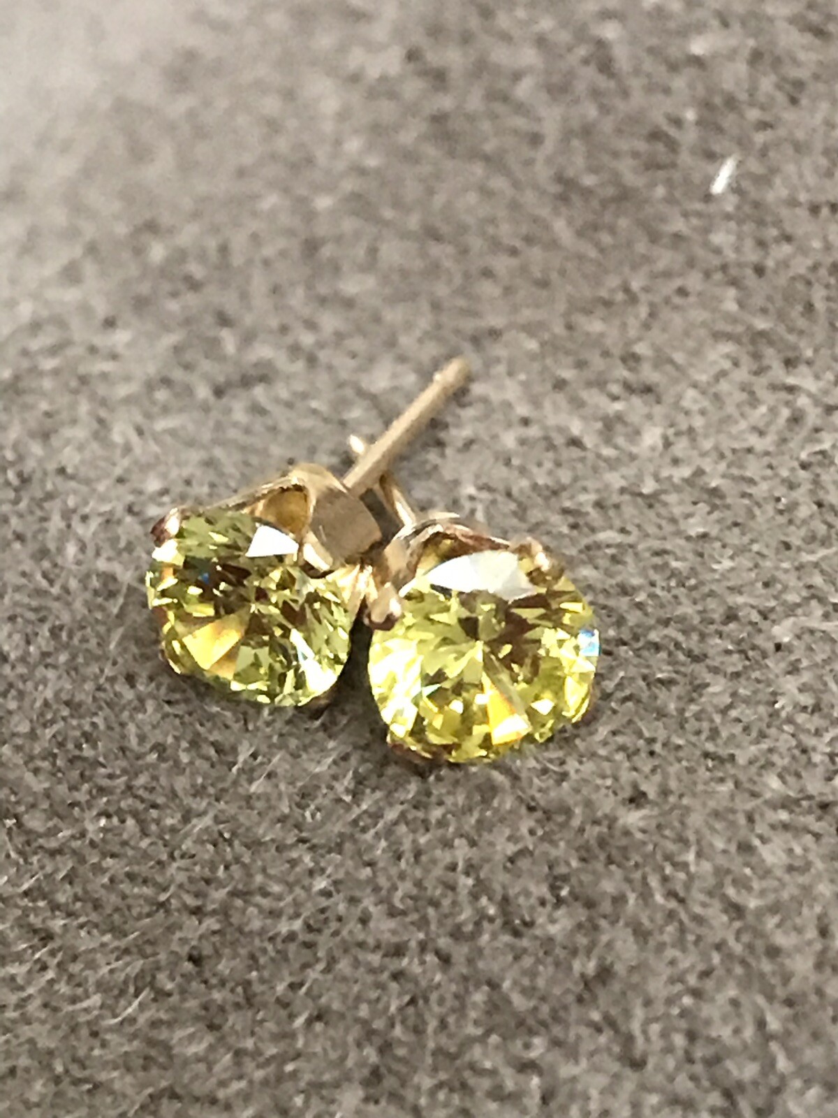 PERIDOT CUBIC ZIRCONIA STUD EARRINGS. AAA 5mm ROUND. 14k GOLD FILLED