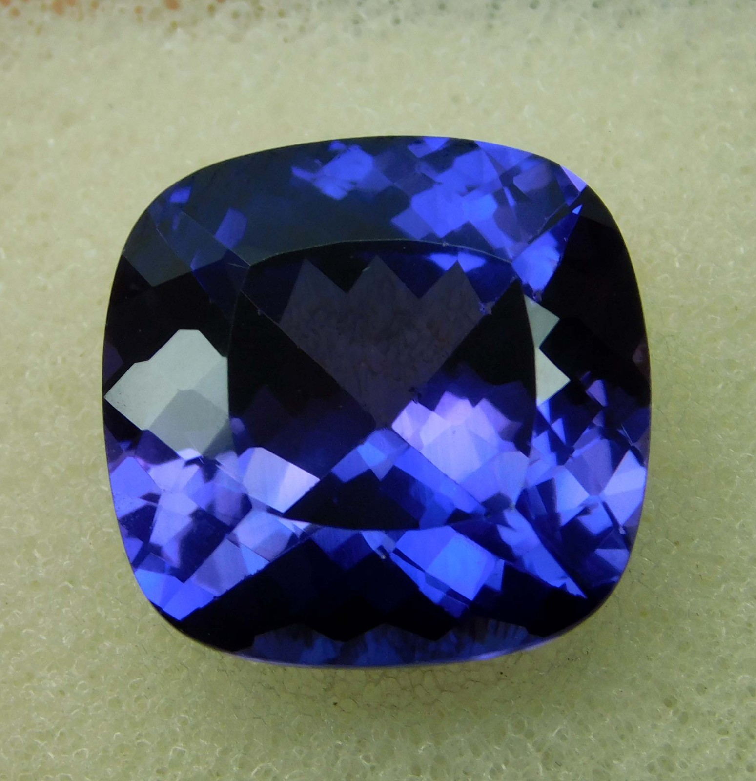 Natural Purple Blue Tanzanite 12.55 Ct AAA Cushion Cut Certified Faceted Gems