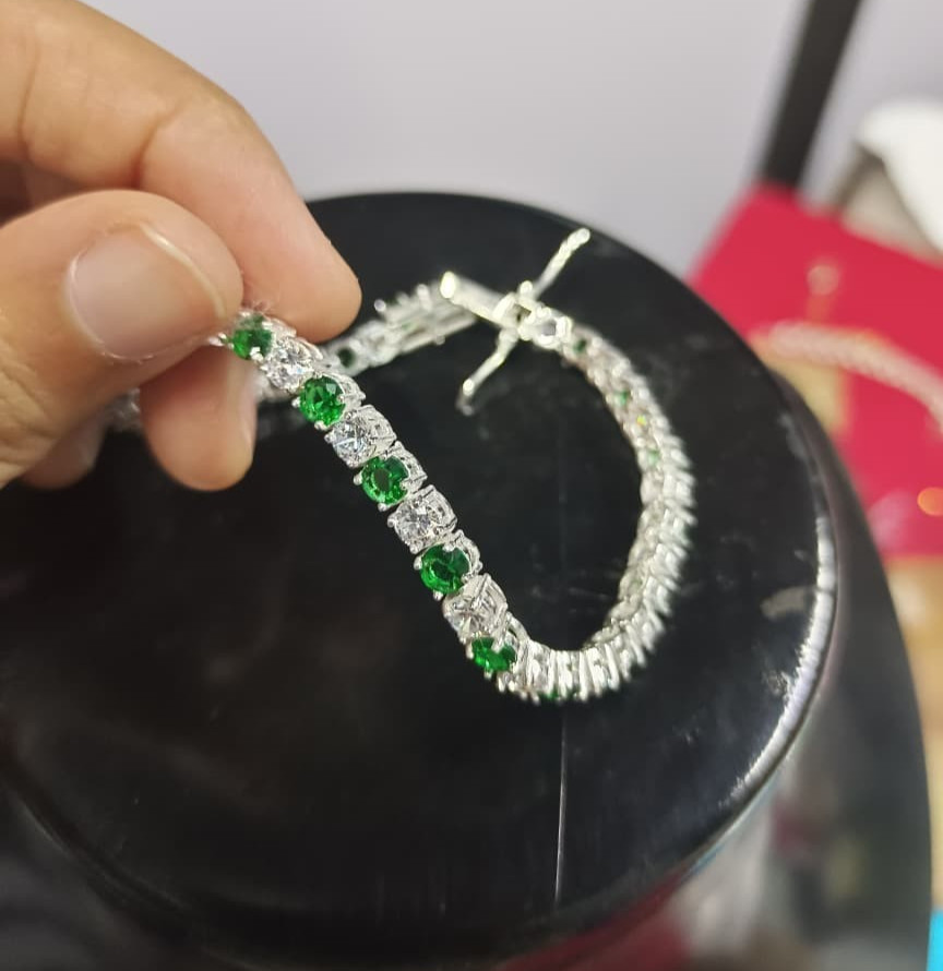 Sterling Silver Round Simulated Diamond & Emerald Tennis Bracelet 7.25 In