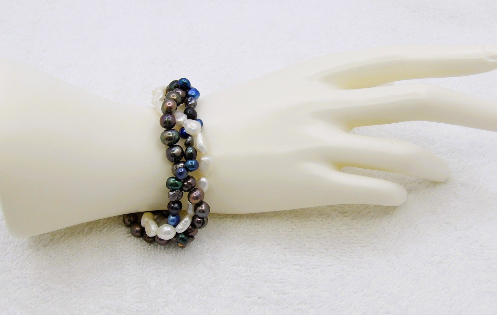 8 inches long Multicolor Genuine Freshwater Pearl Bracelet BRT07