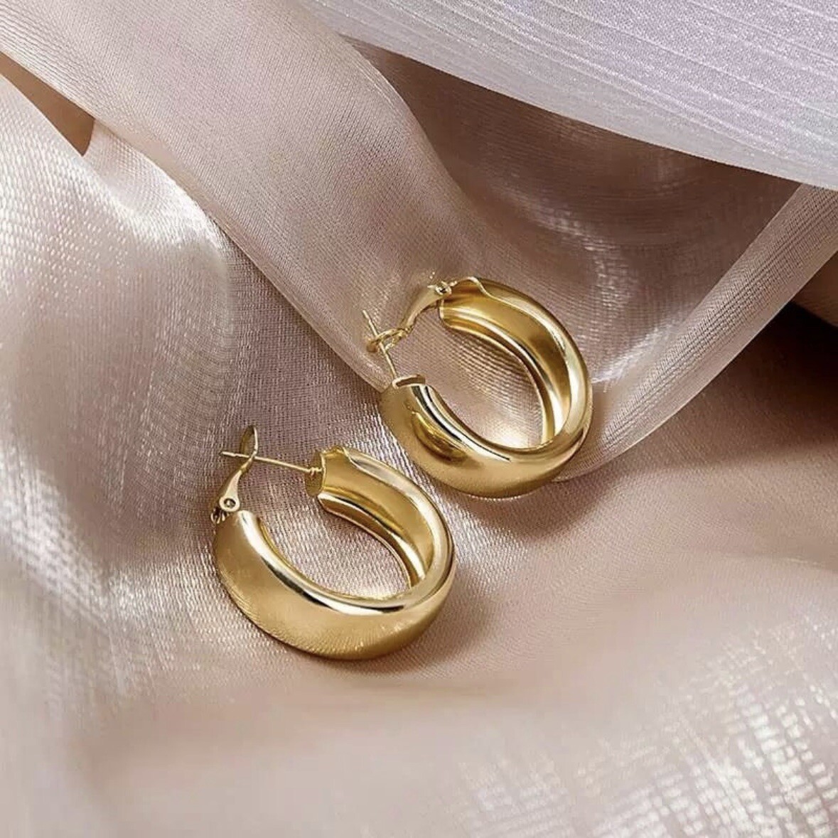 Elegant Chunky Gold Hoop Earrings for Women