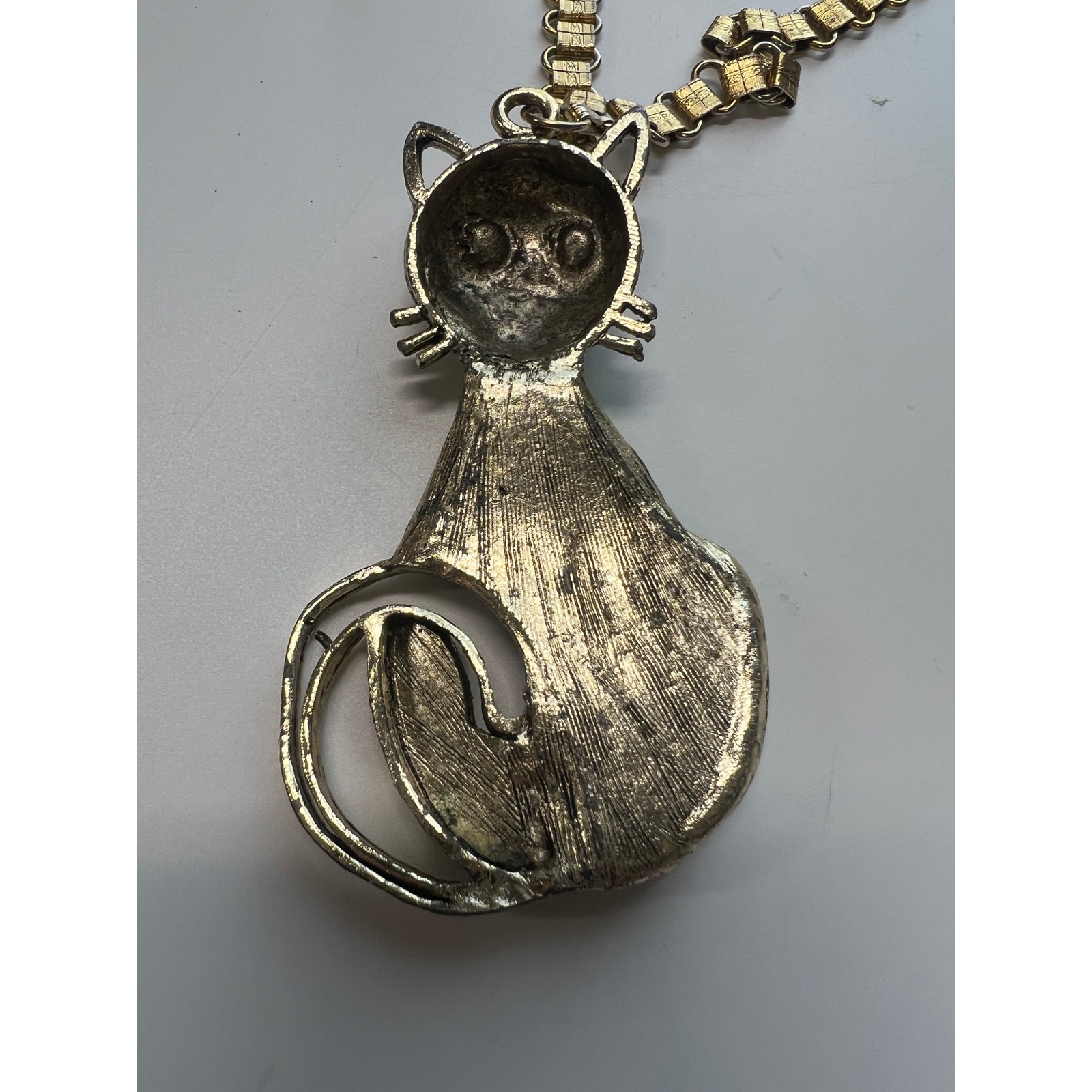 MCM 60’s vintage goldtone cat pendant necklace turquoise body statement 16″