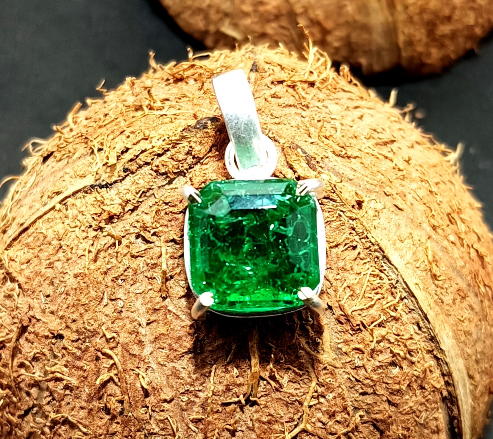 Certified 25.0 Ct Natural Emerald 925 Solid Silver Asscher Cut Pendant Gemstone