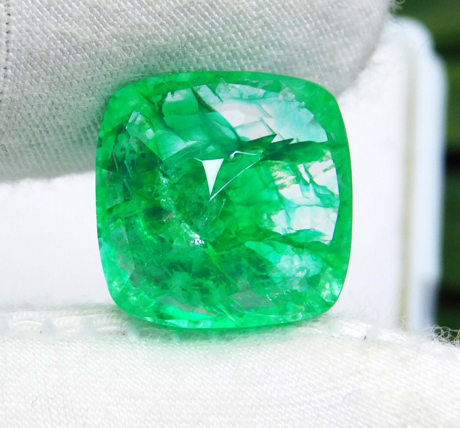 9.20 Ct Untreated Colombian Green Emerald – Natural Certified Loose Gemstone