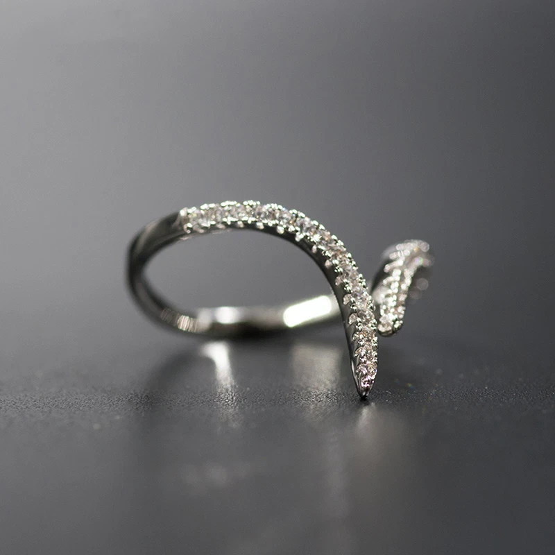 18k Gold Plated Simulated Diamond Small V Ring Gorgeous Women Fashion Jewelry