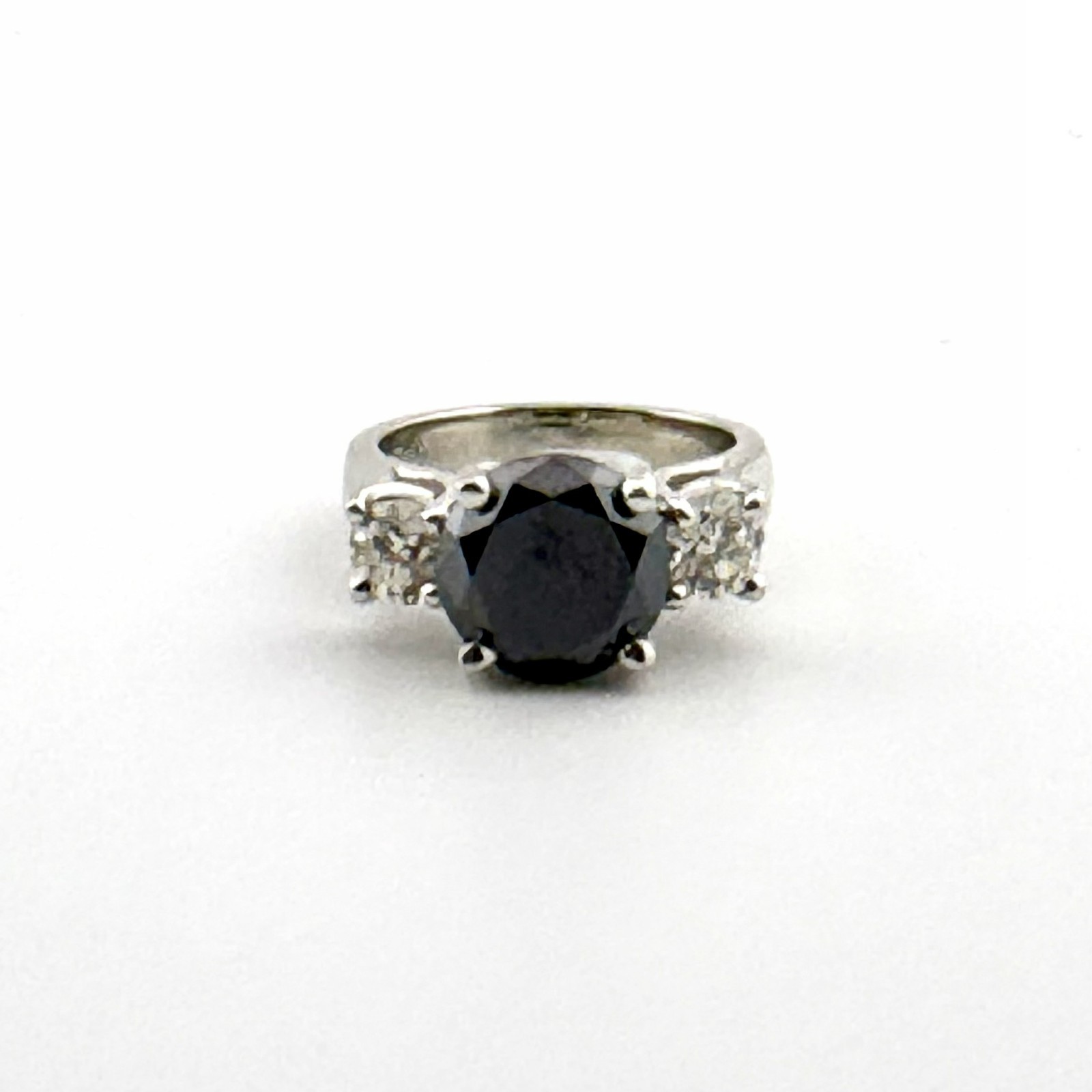 3.75 CT BLACK DIAMOND ENGAGEMENT RING W/2 SIDE STONES SI2 H-I – 14KWG 7.36G SZ 6