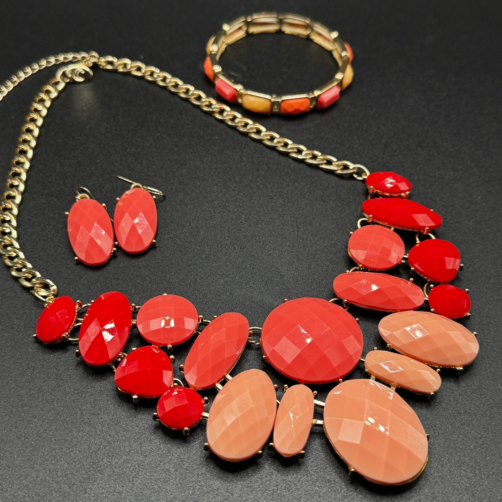 Chico’s Coral Red Statement Necklace Bracelet Earring Set Gold Tone Faceted Bold