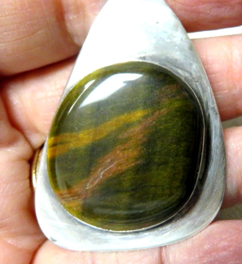 EXQUISITE TIGERS EYE STONE SET IN STERLING SILVER ~ BROOCH~ 1-3/8″(L) x 2″(W)