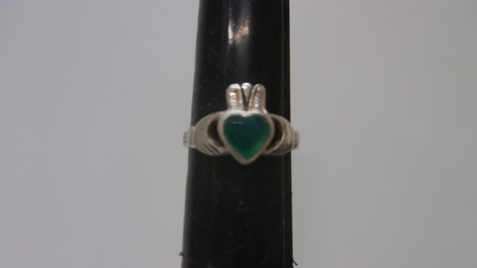 Marked Sterling Silver .925 GREEN STONE INLAY CLADDAGH RING Size 3.5 Jewelry