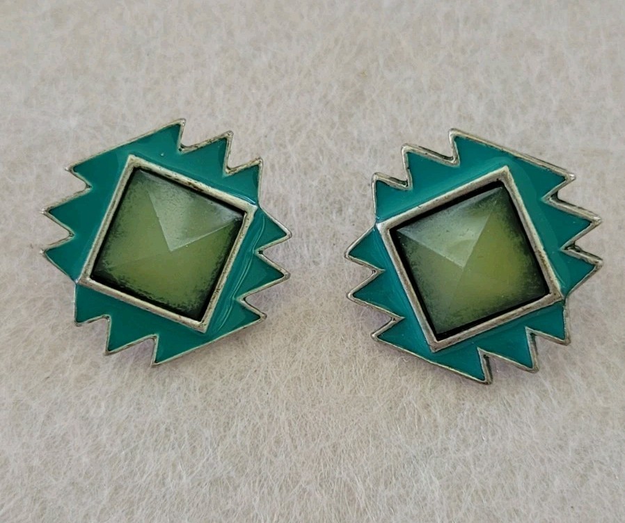 Modernist Memphis Style Turquoise Color Green Faceted Geometric Earrings 1in