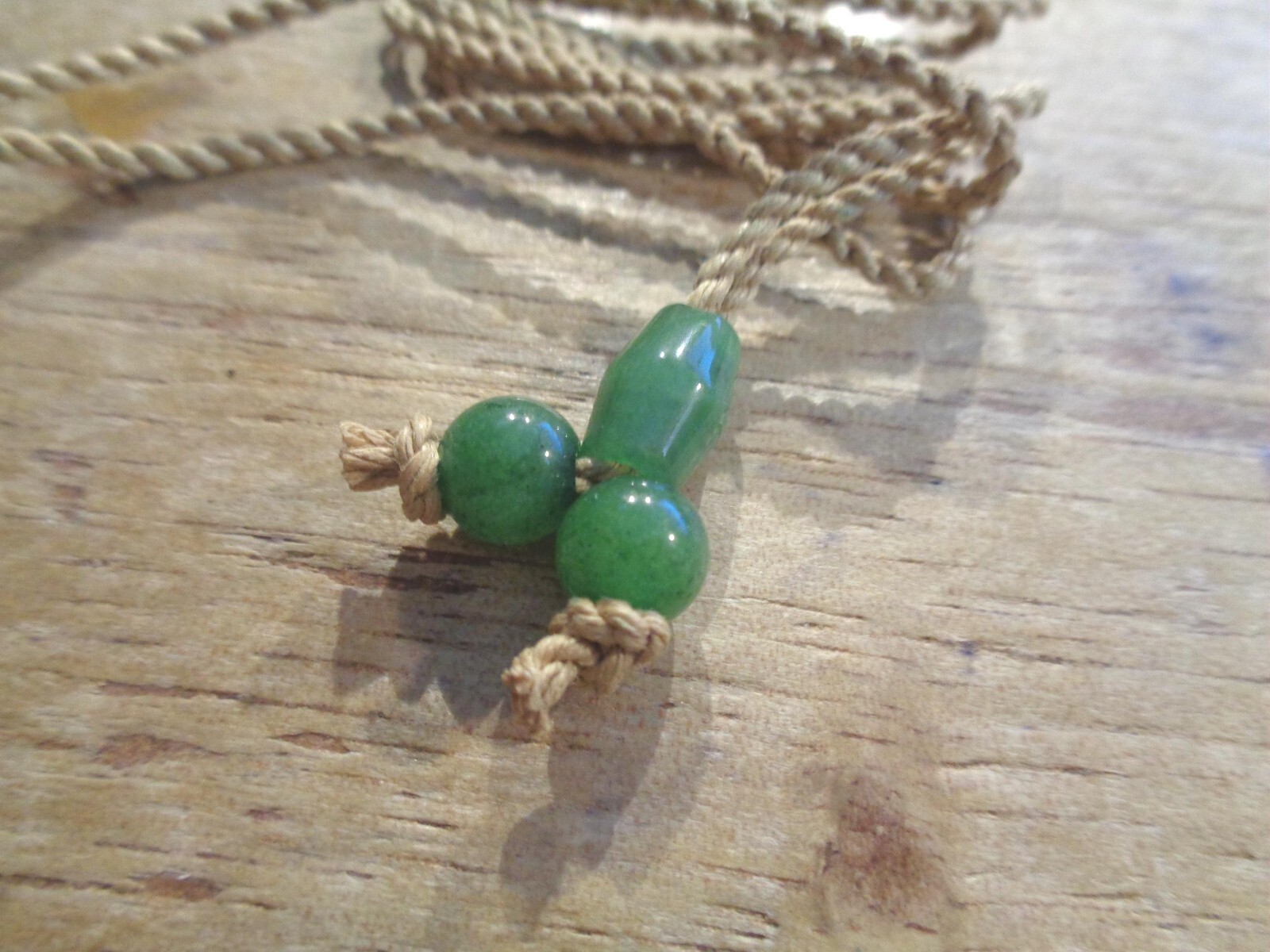 30MM HAND-CARVED GREEN JADE HAWAIIAN POLYNESIAN MAKAU SHARK FISH HOOK NECKLACE