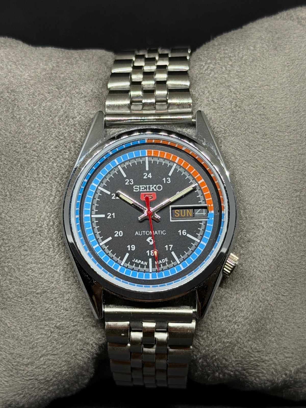 Vintage Seiko 5 Automatic Day/Date Japanese Men’s Wrist Watch